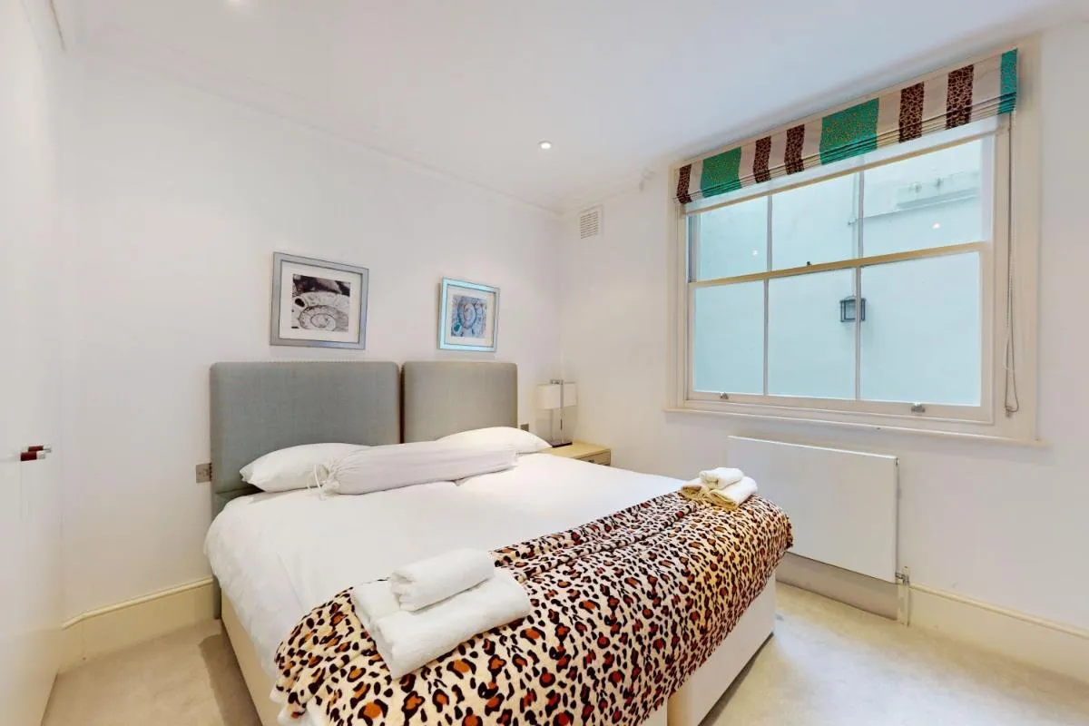 Image 6 of Stunning 2BD flat in South Kensington with a patio