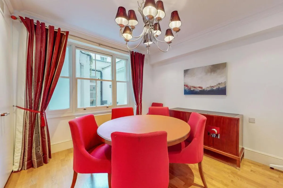 Image 3 of Stunning 2BD flat in South Kensington with a patio