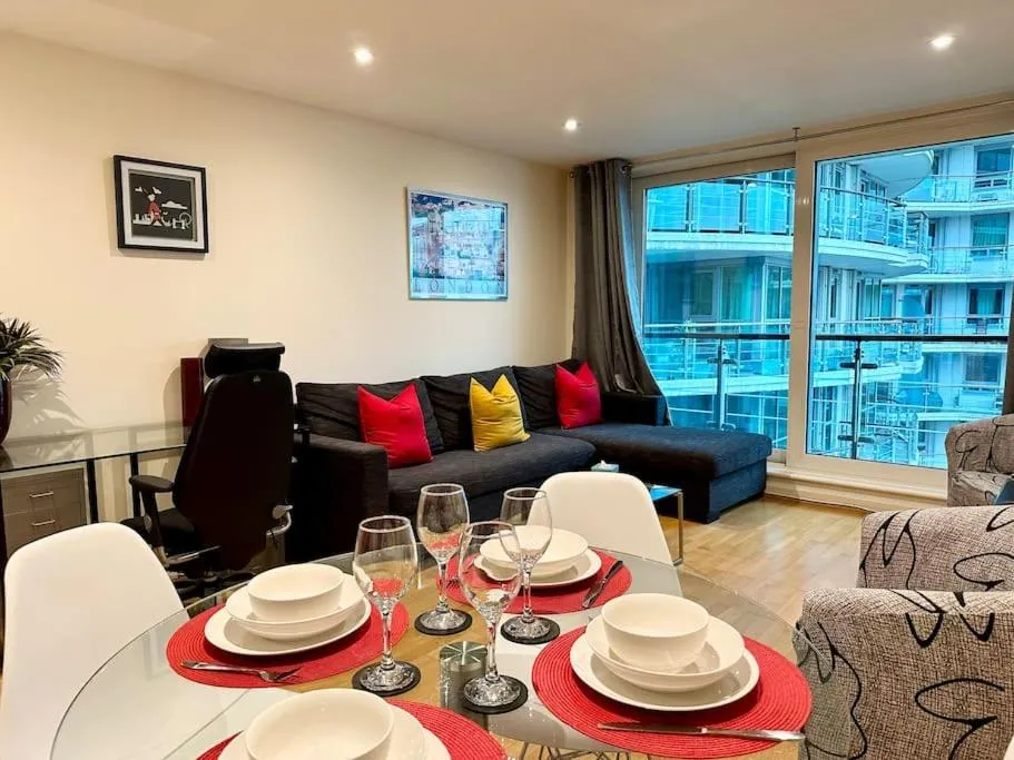 Image 2 of Stunning 2 Bed Thames River View – Central London