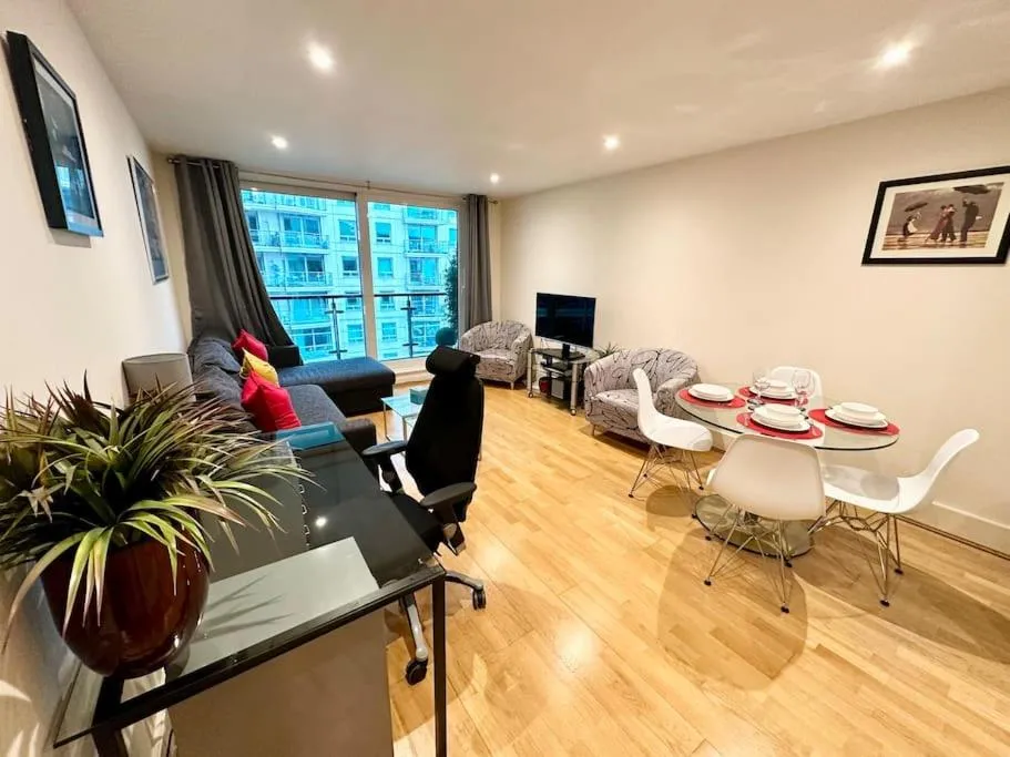 Image 3 of Stunning 2 Bed Thames River View – Central London