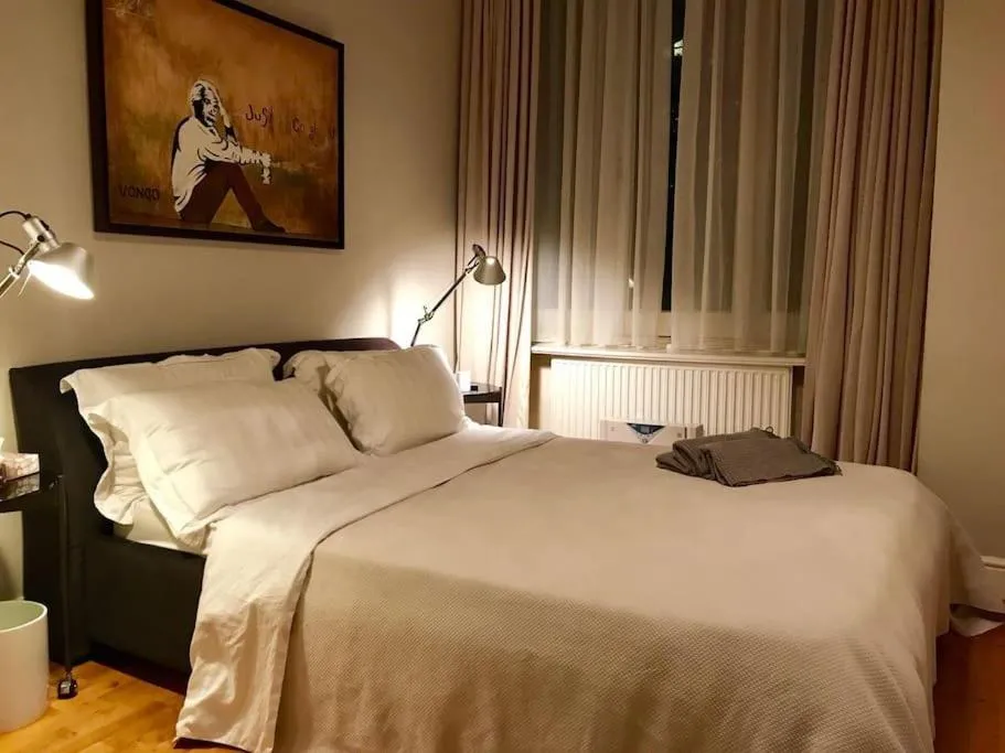 Image 1 of Stunning 2 bed/2bath flat in heart of Kensington