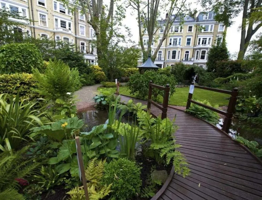 Image 5 of Stunning 2 bed/2bath flat in heart of Kensington