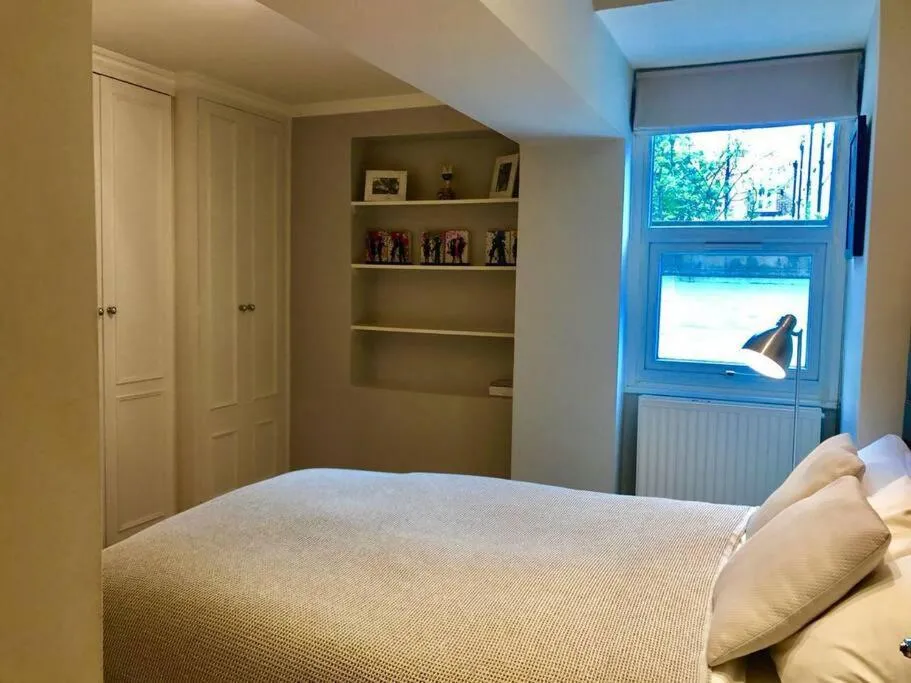 Image 6 of Stunning 2 bed/2bath flat in heart of Kensington