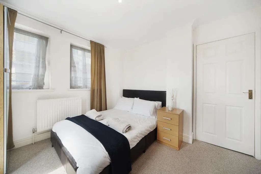 Image 6 of Stunning 4-Bed Apartment