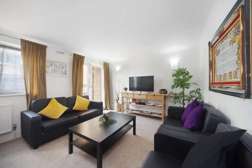 Image 4 of Stunning 4-Bed Apartment