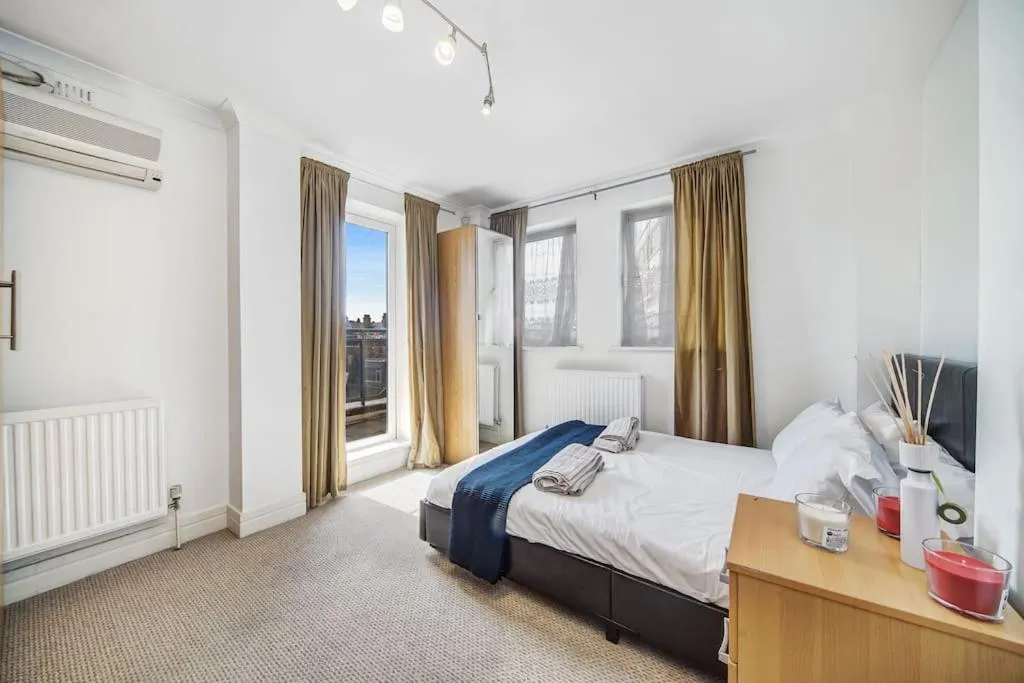 Image 1 of Stunning 4-Bed Apartment