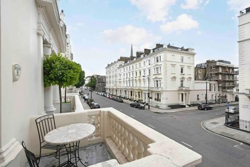 Image 5 of Stunning Grand 2 bed, 2 bath apartment,