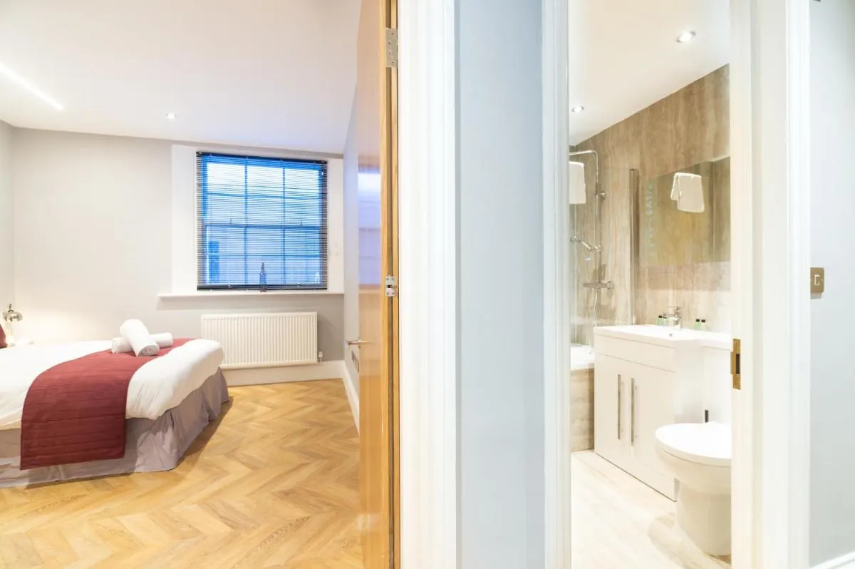 Image 2 of Stunning Hyde Park Apartments