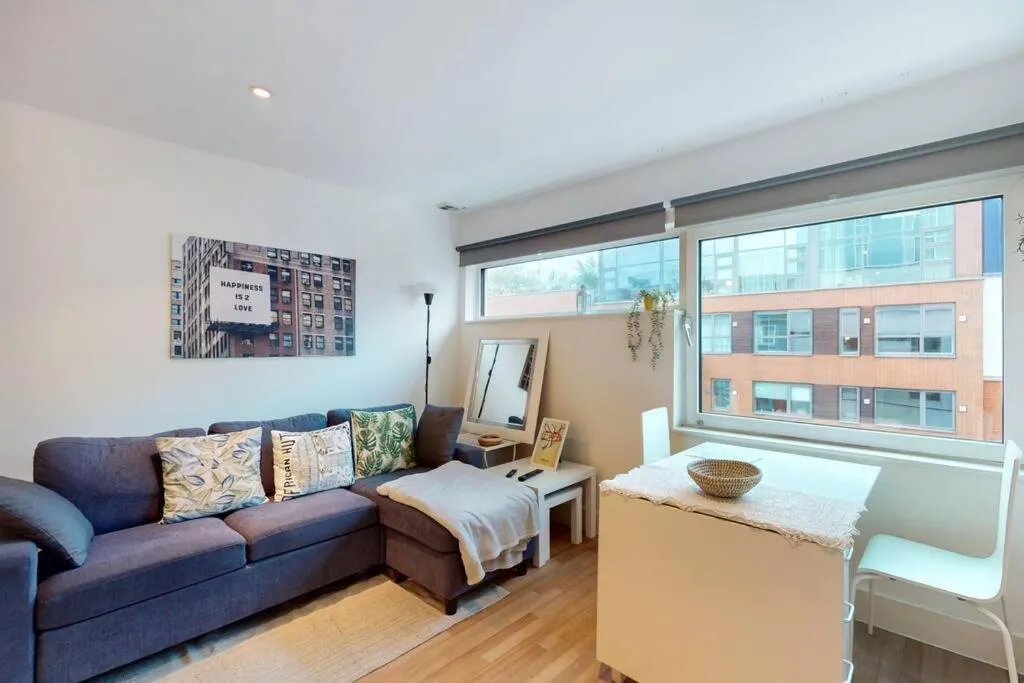 Image of Stunning studio apt- 5 min walk to Borough station