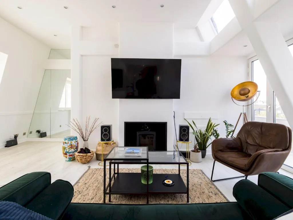 Image of Stylish 2 bed flat with a roof terrace in Chelsea