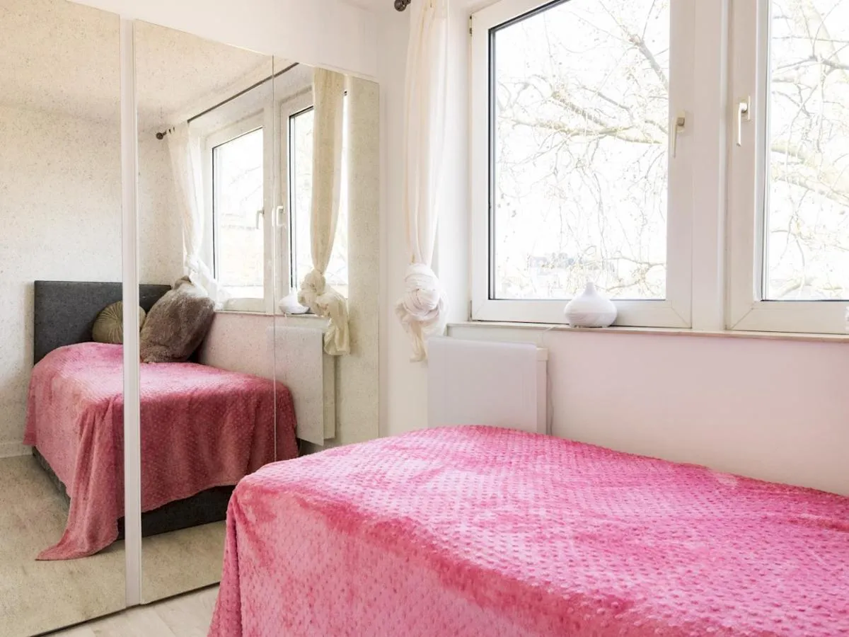Image 6 of Stylish 2 bed flat with a roof terrace in Chelsea