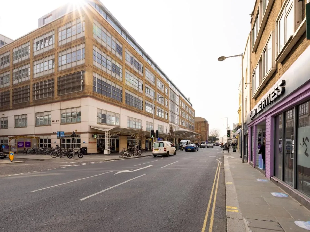 Image 5 of Stylish 2 bed flat with a roof terrace in Chelsea