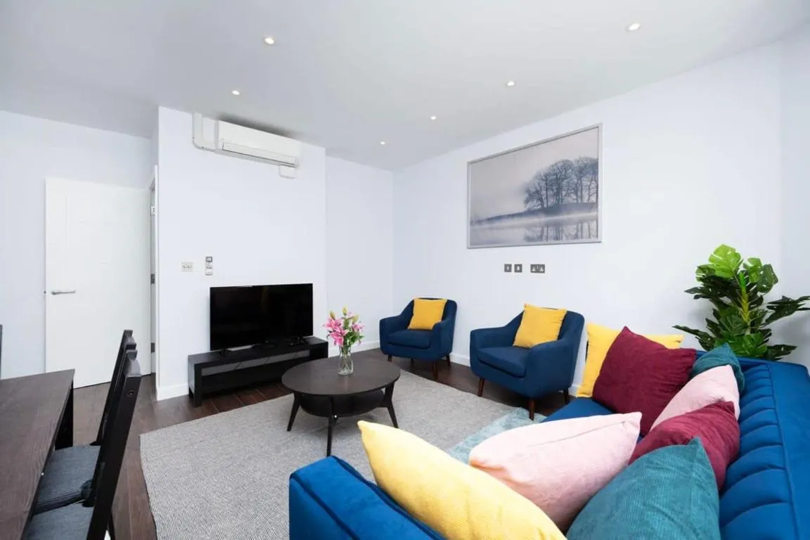 Image of Stylish 3BR Flat in the Heart of Soho London