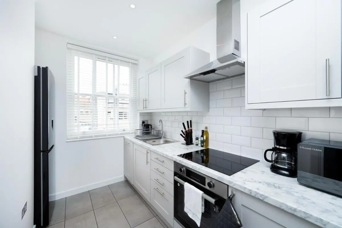 Image 3 of Stylish 3BR Flat in the Heart of Soho London