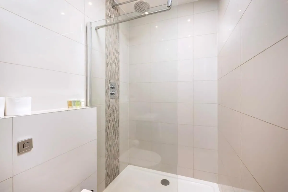 Image 6 of Stylish 3BR Flat in the Heart of Soho London