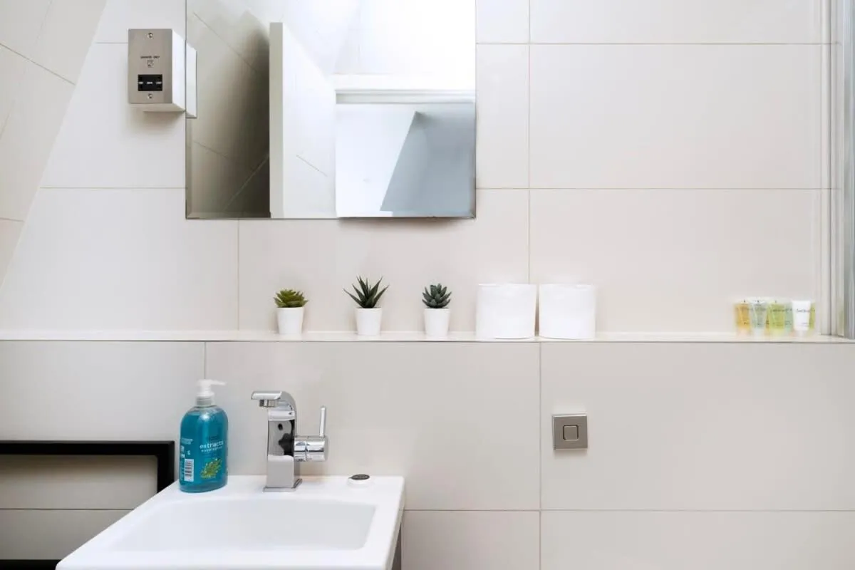 Image 2 of Stylish 3BR Flat in the Heart of Soho London