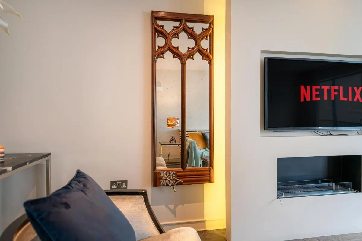 Image 3 of Stylish 3BR House in Belgravia