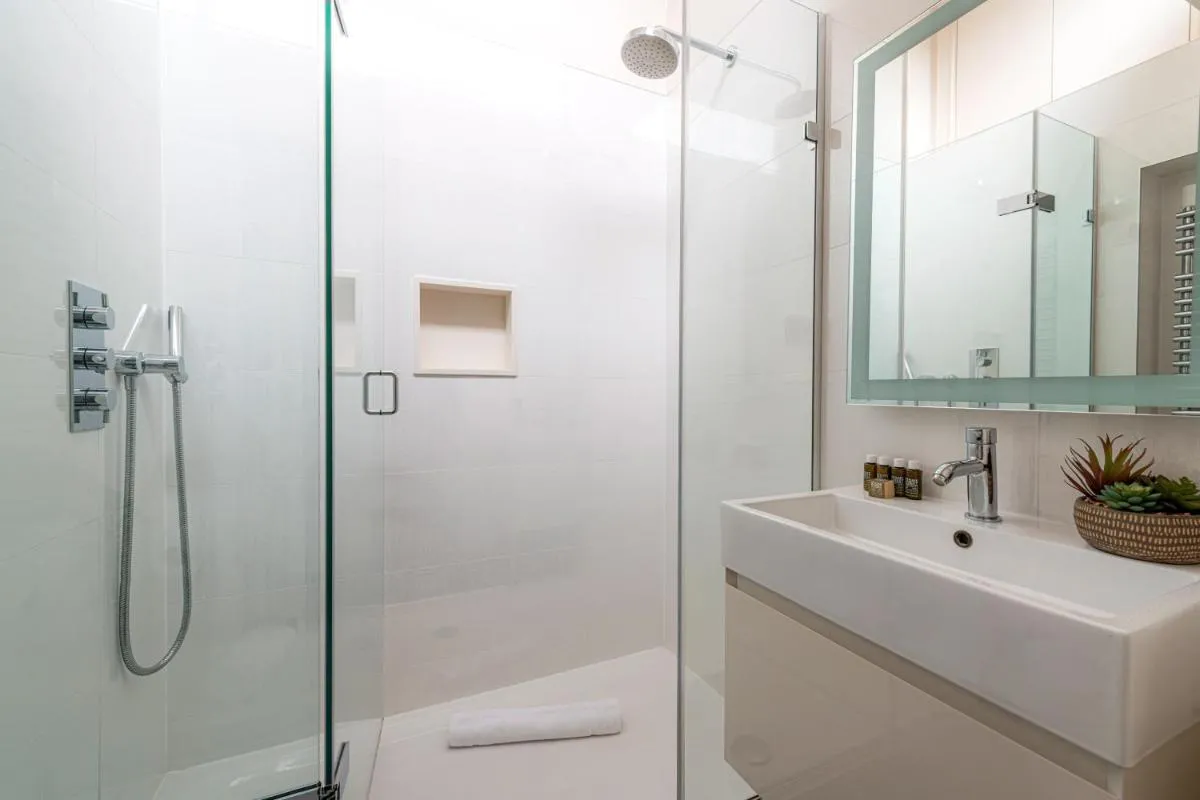 Image 1 of Stylish 3BR House in Belgravia