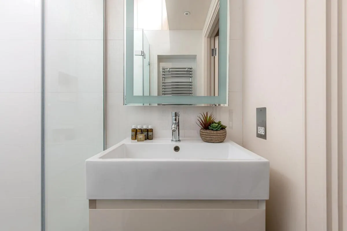 Image 2 of Stylish 3BR House in Belgravia
