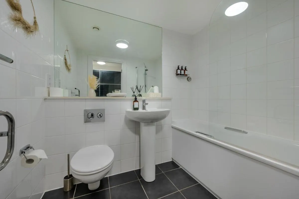 Image 2 of Stylish Apartment by Chelsea-Victoria-Pimlico