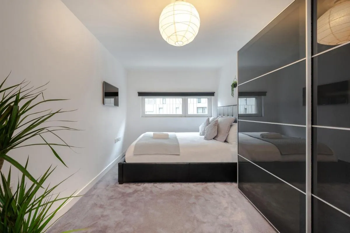 Image 1 of Stylish Apartment by Chelsea-Victoria-Pimlico