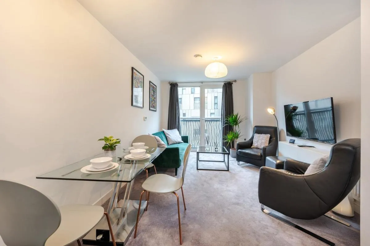 Image 4 of Stylish Apartment by Chelsea-Victoria-Pimlico