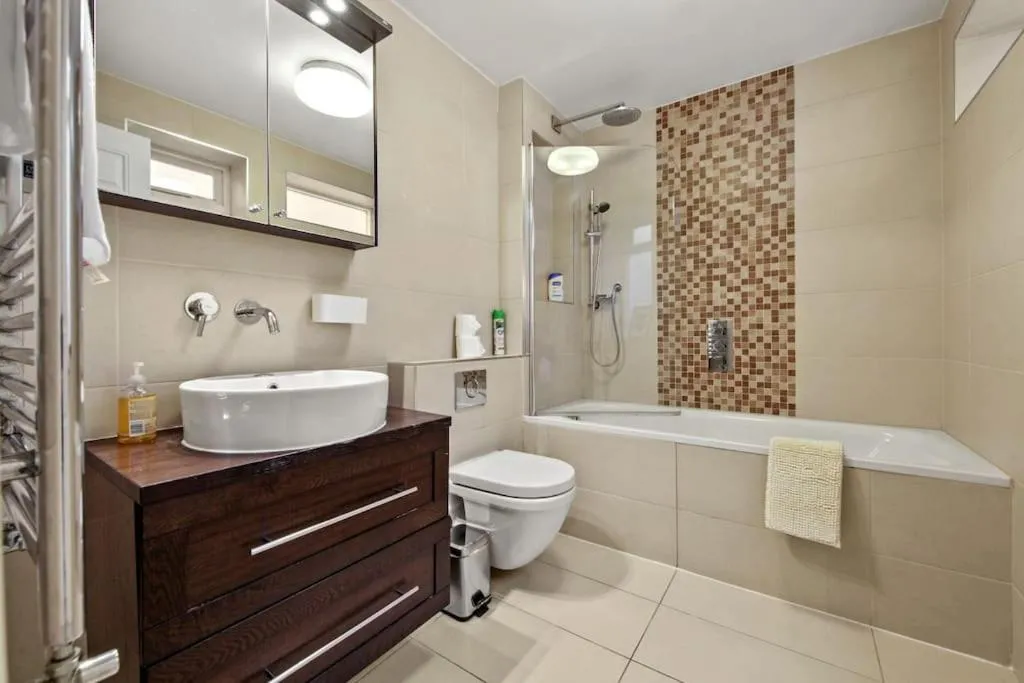 Image 2 of Stylish Apartment in Euston and near Camden with Private Roof Terrace