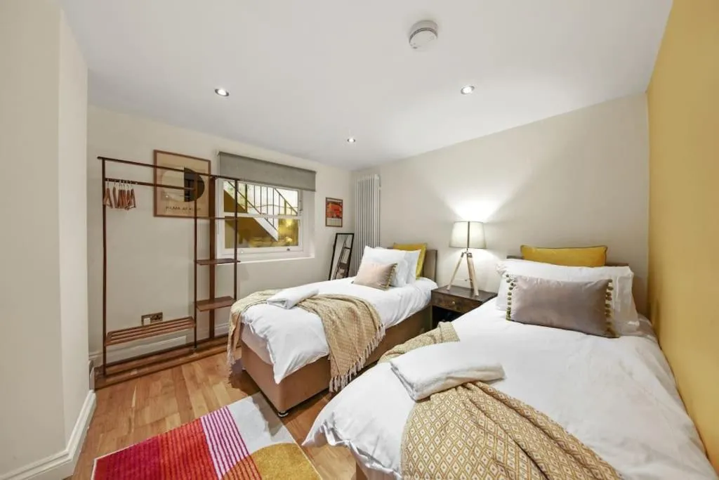 Image 1 of Stylish Apartment in Euston and near Camden with Private Roof Terrace