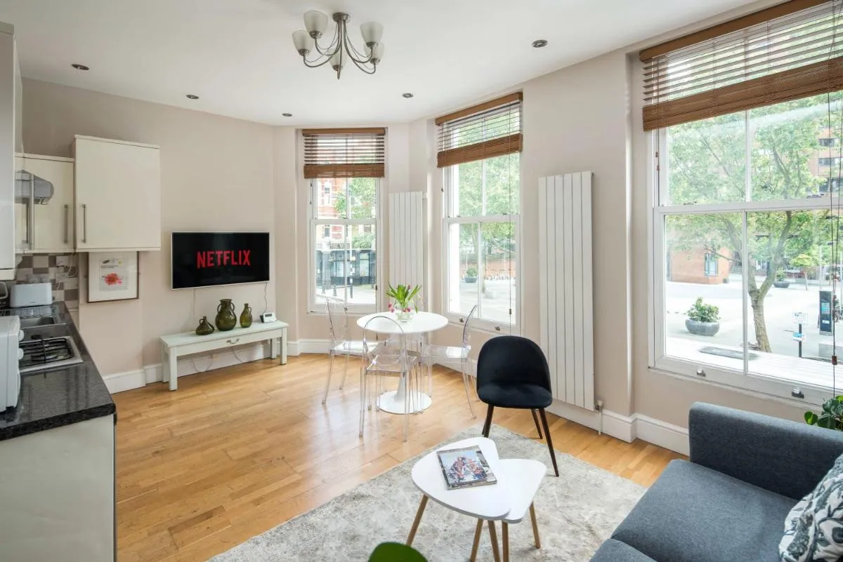 Image 4 of Stylish apartment on the Kings Road