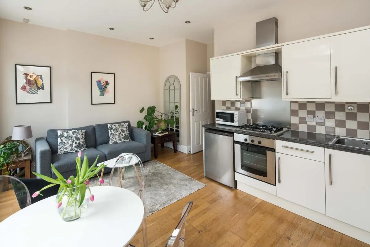 Image 3 of Stylish apartment on the Kings Road