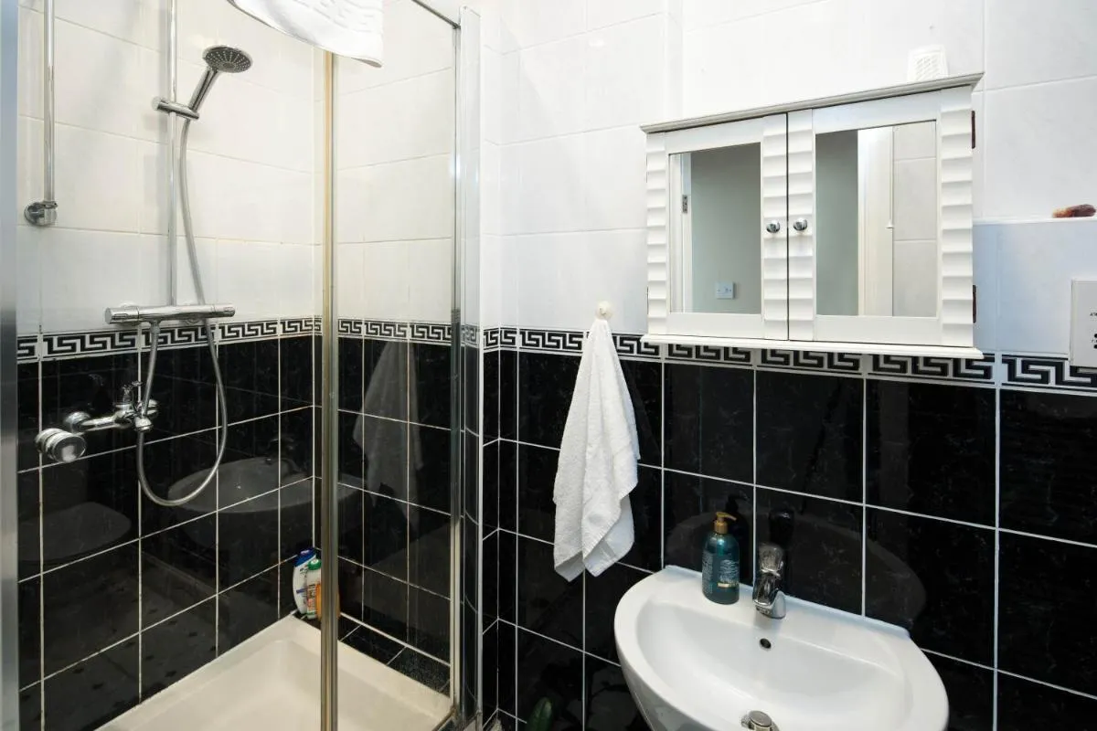 Image 2 of Stylish apartment on the Kings Road