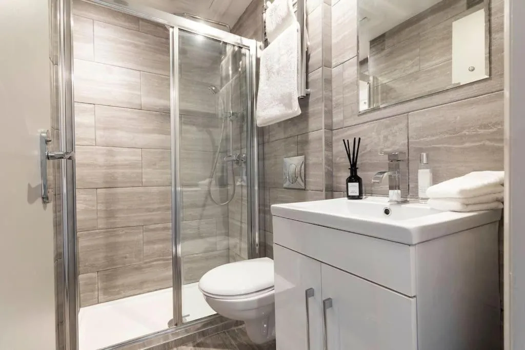 Image 5 of Stylish central London flat