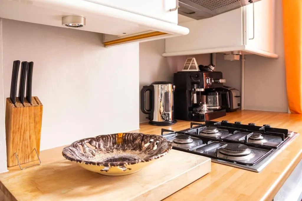Image 6 of Stylish central London flat