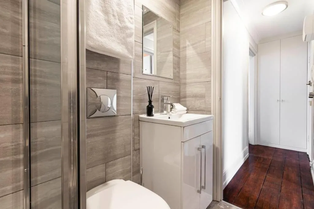 Image 2 of Stylish central London flat
