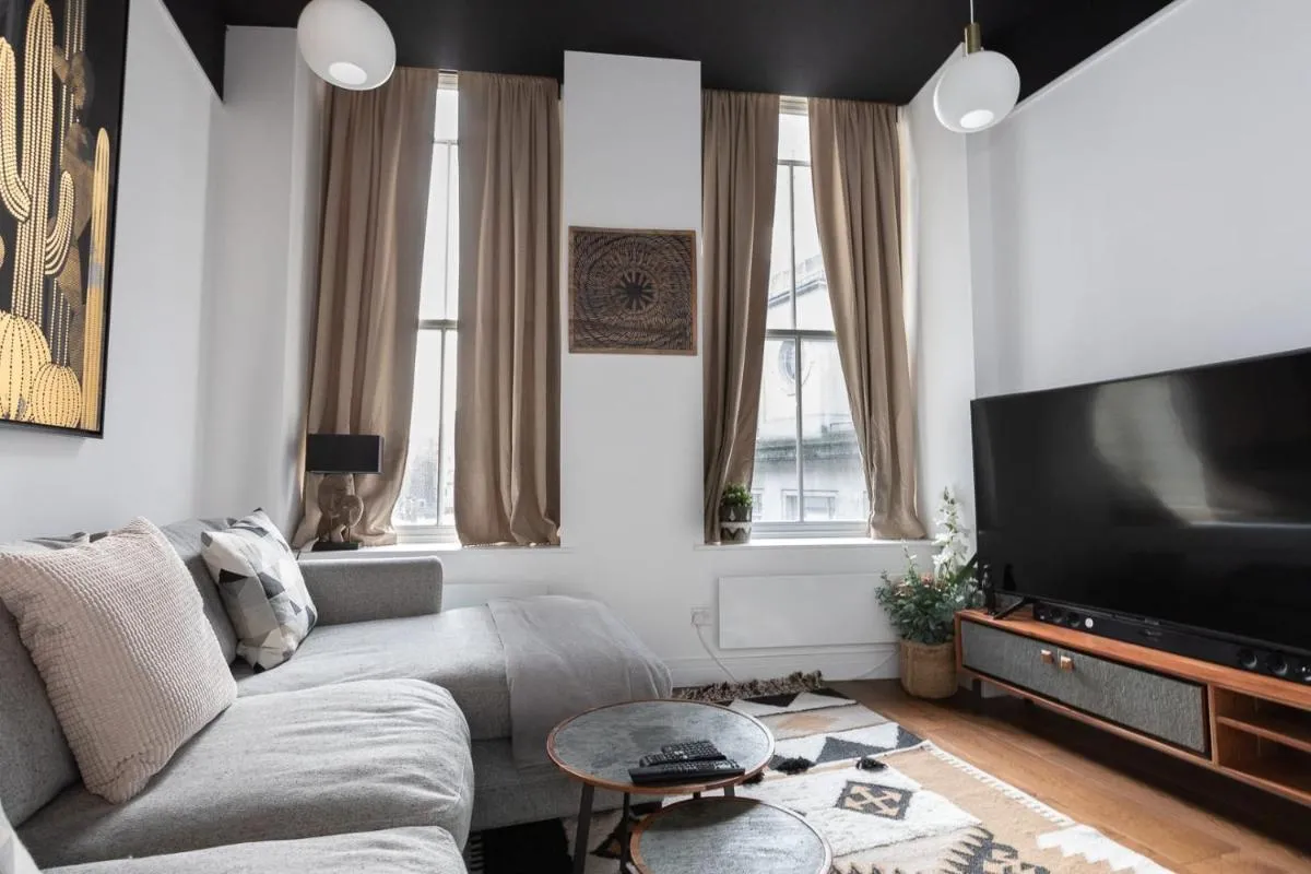 Image 4 of Superb 1 Bedroom Apartment Holborn London
