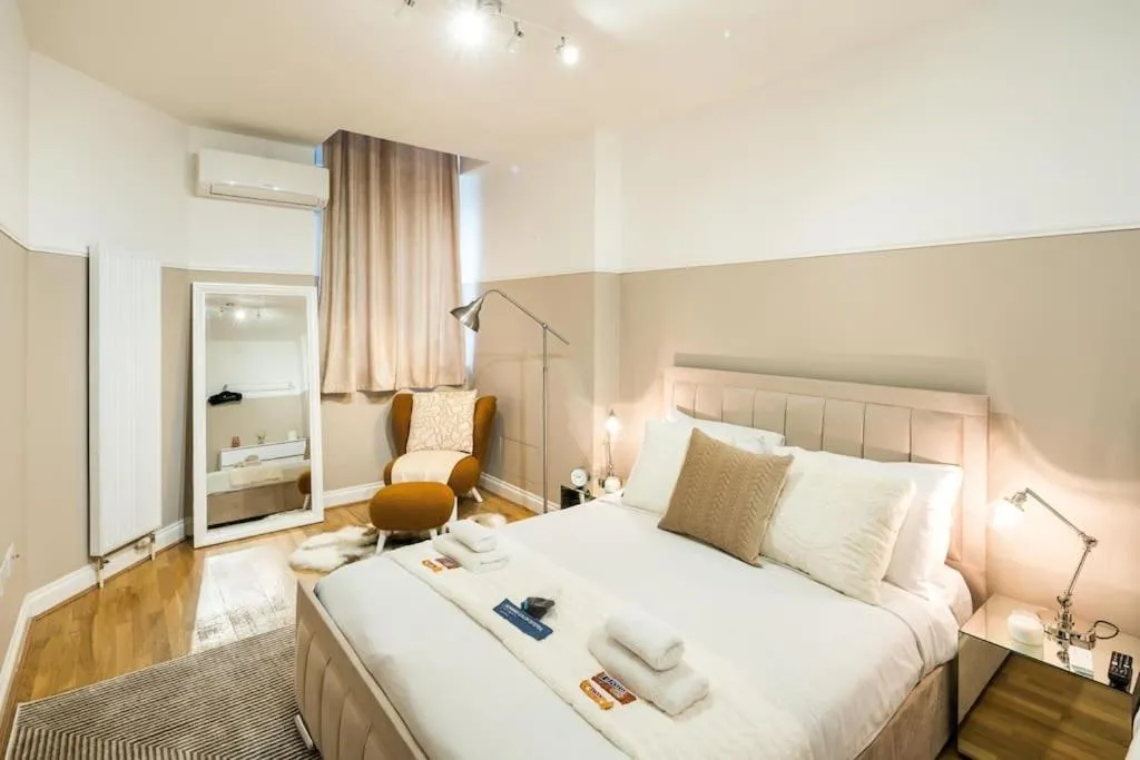 Image 1 of Superb Flat in South Kensington