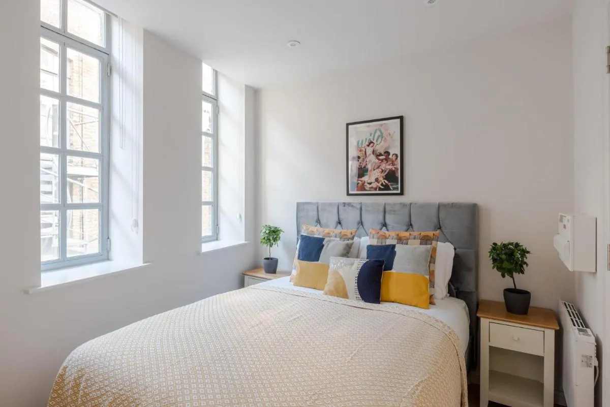 Image 1 of Sweet Dreams – Farringdon – by Frankie Says