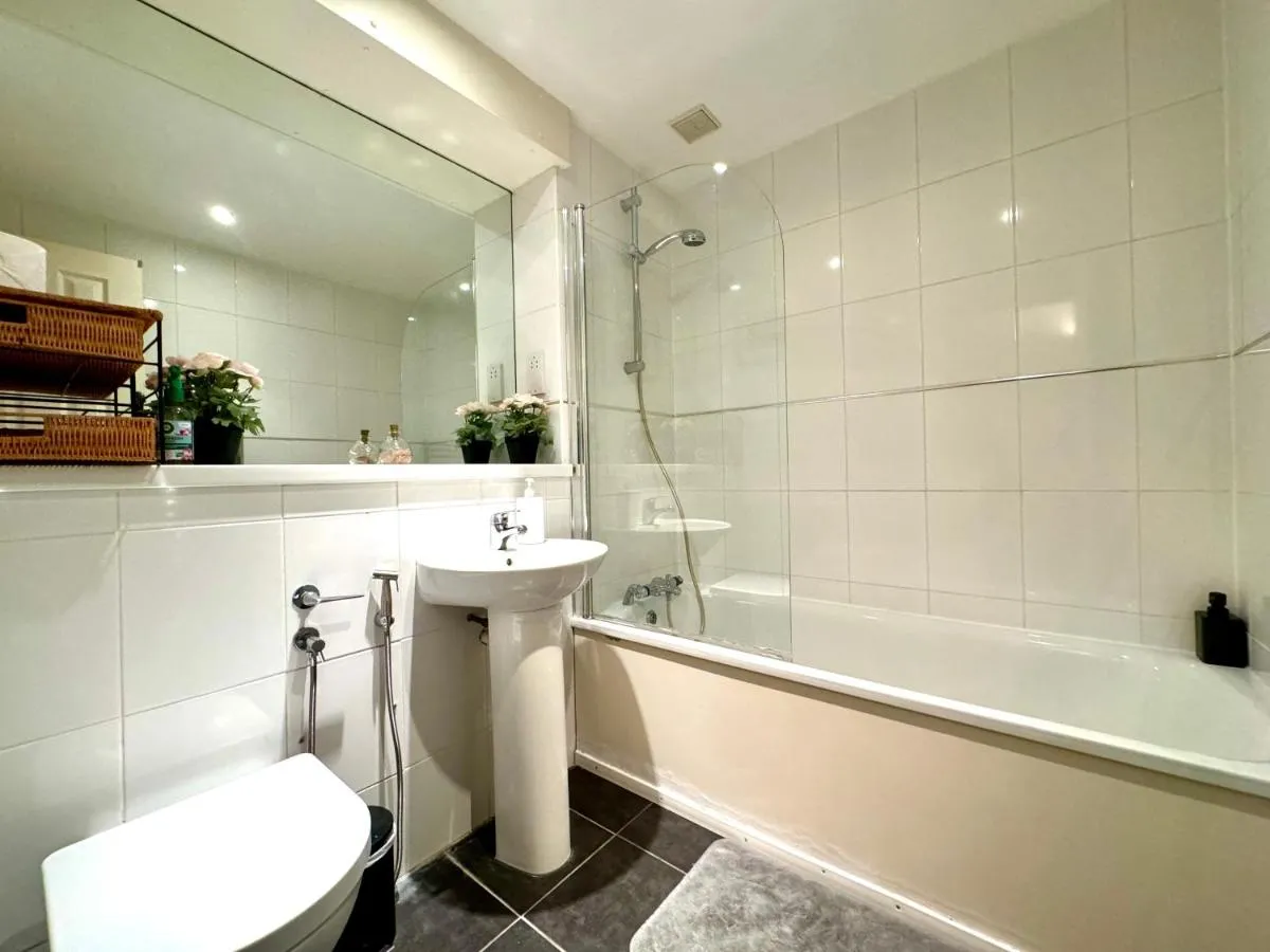 Image 2 of The Counselors – 2 Bedroom Apartment Central London by Wild