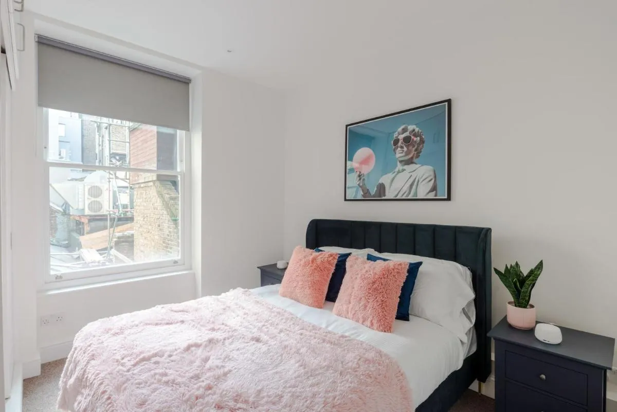 Image 1 of The Flirty Chambers – Fitzrovia – By Frankie Says