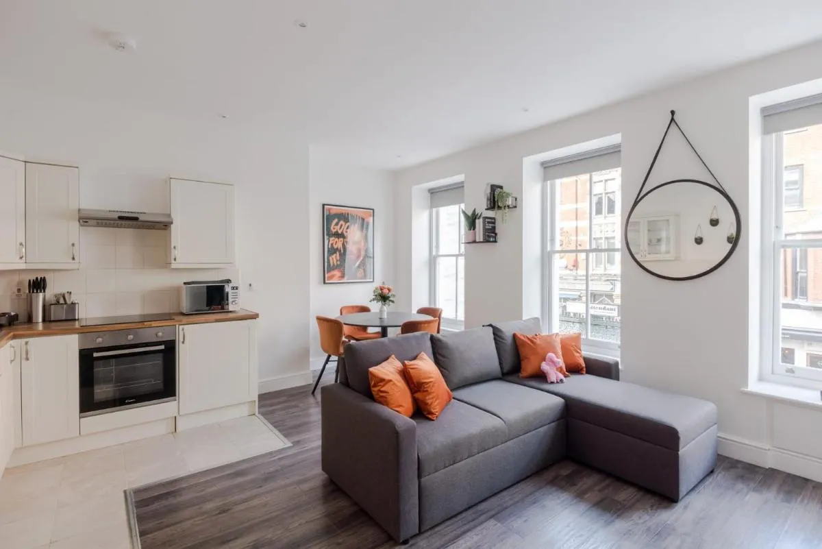 Image 3 of The Flirty Chambers – Fitzrovia – By Frankie Says