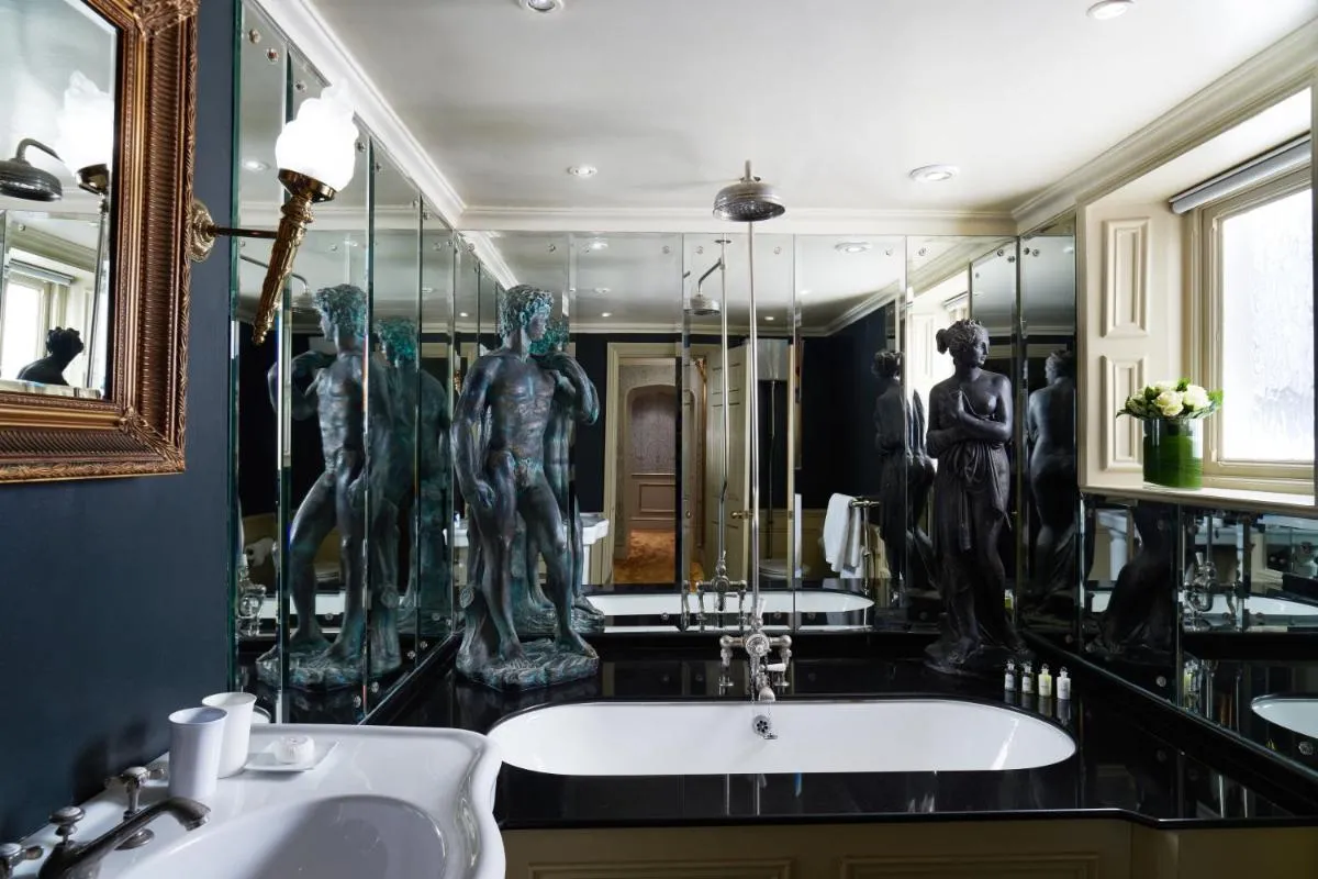 Image 2 of The Gore London – Starhotels Collezione