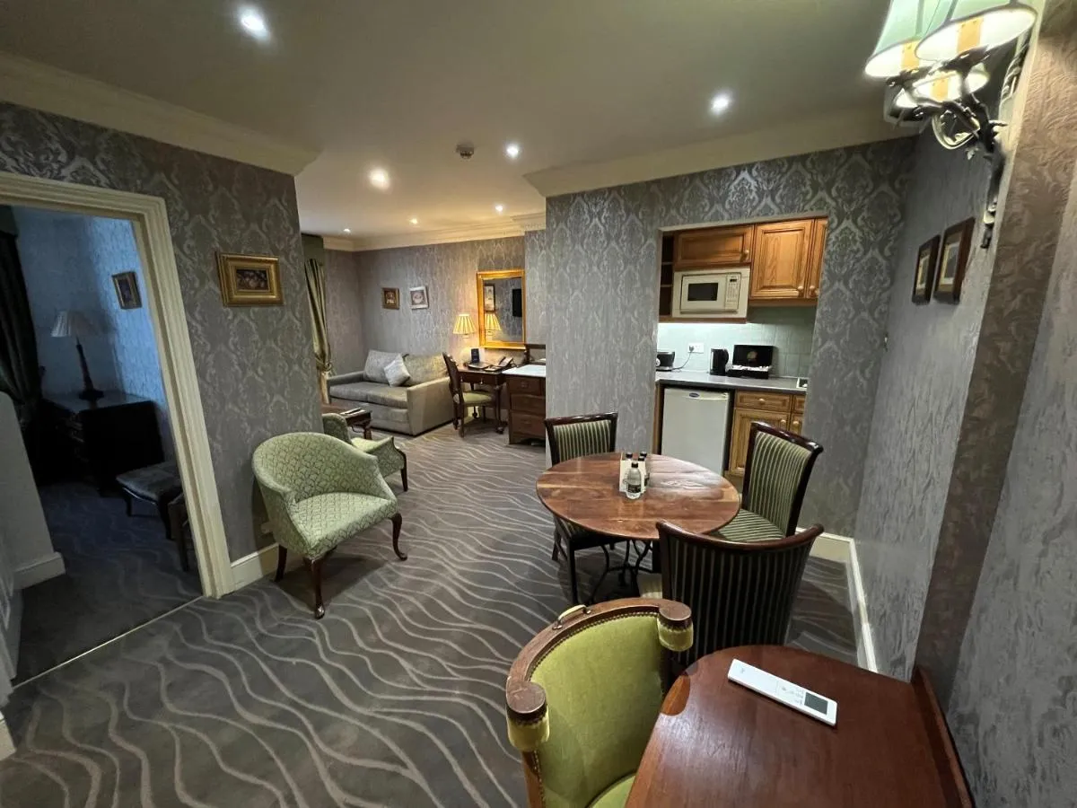 Image 2 of The Leonard Hotel