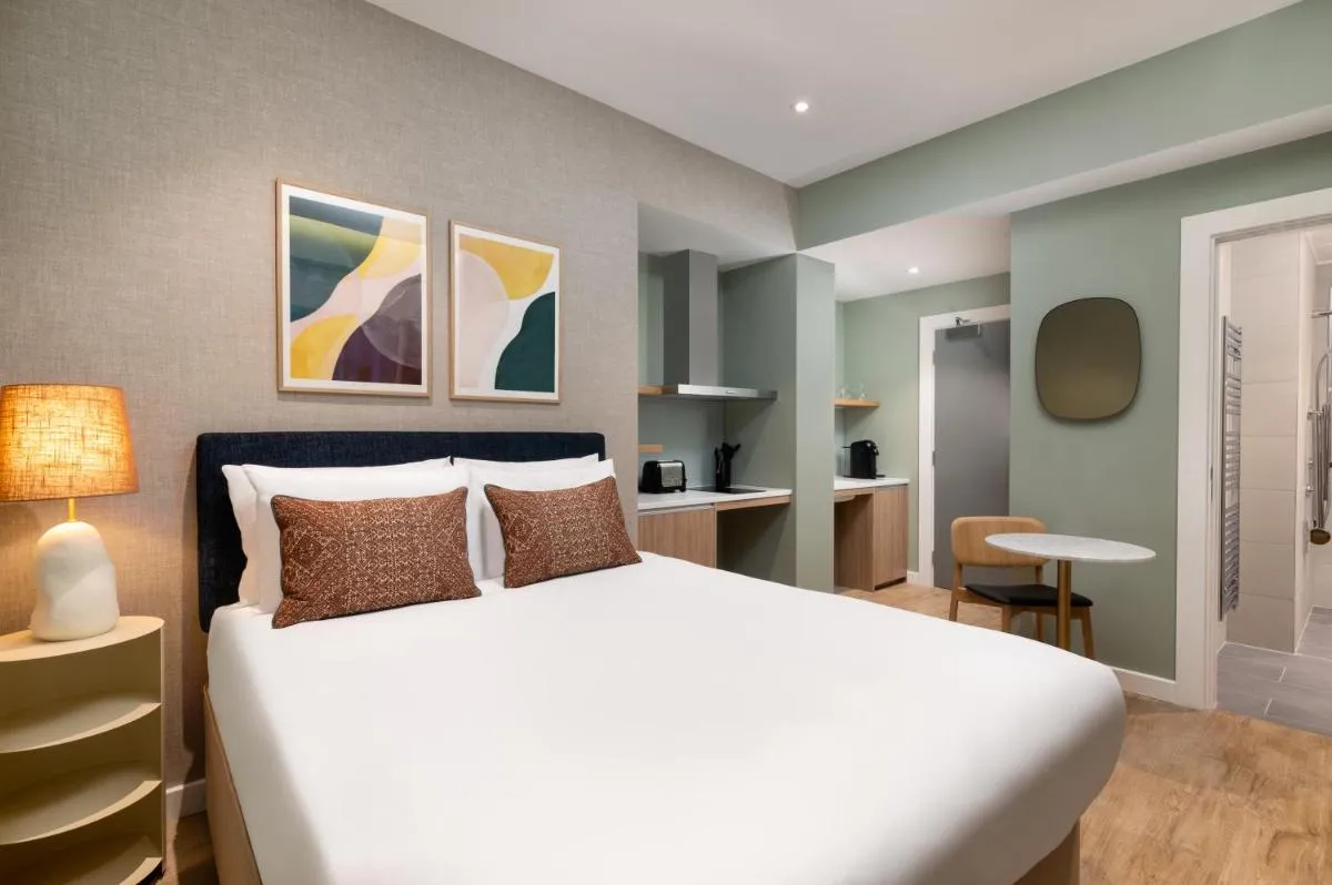 Image 6 of The Lincoln Suites