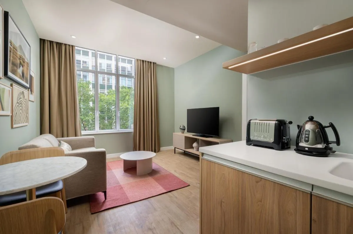 Image 4 of The Lincoln Suites