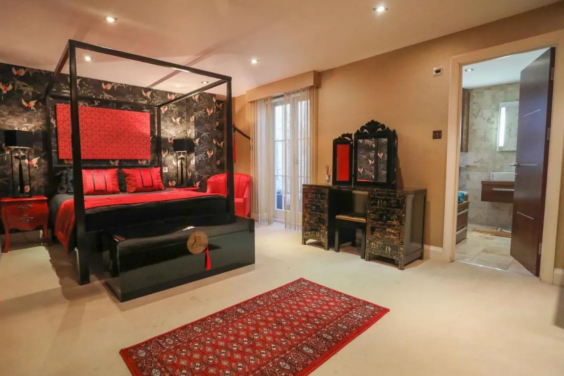 Image of The London Nest: 2BR City Haven