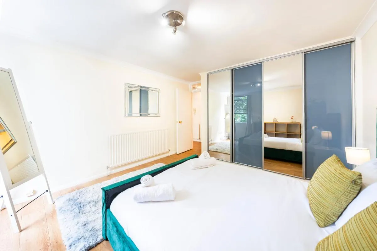 Image 4 of The Queensborough Apartments by Hyde Park