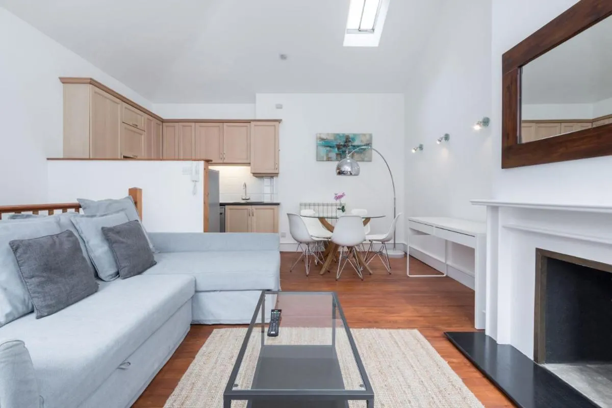 Image 3 of The Upper House – Fitzrovia – by Frankie Says
