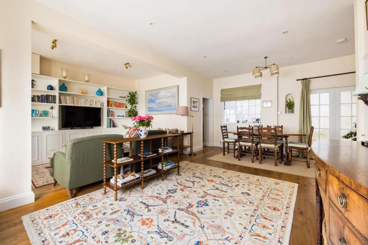 Image 4 of Traditional Treasure – 3 Bedroom Home by Hyde Park