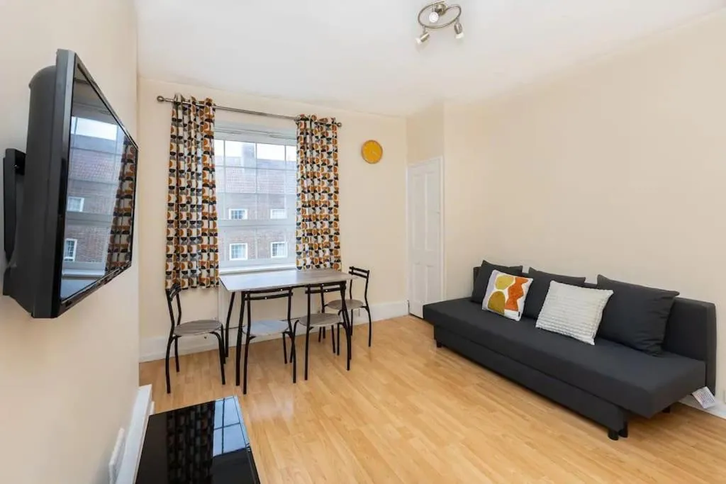 Image of Tranquil 1BR in South Bank with onsite parking