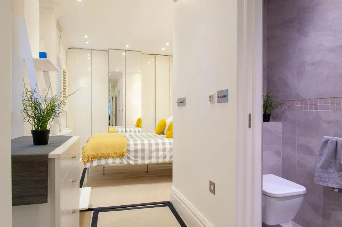 Image 2 of UNIQUE APARTMENT MARBLE ARCH
